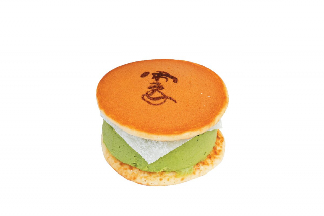 とぼけた顔のお猿を散歩のお供に 「にほんかし 雲IZU 日光店」