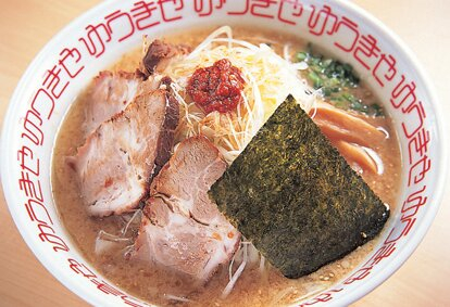赤と白の味噌ラーメンが人気「ラーメンゆうきや総本店」
