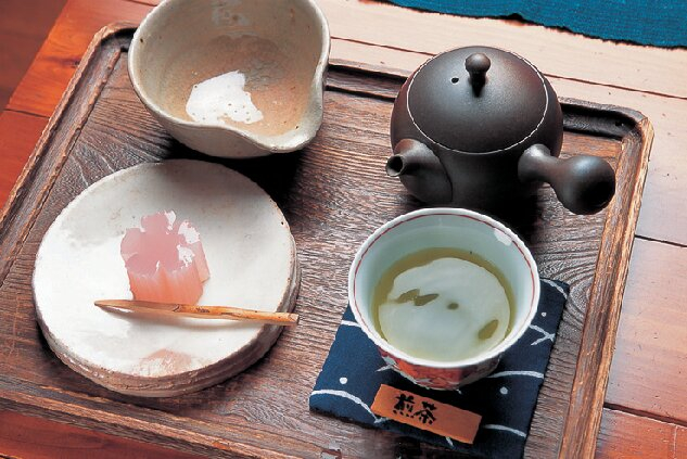 築100年超の日本茶専門カフェ「楽風」