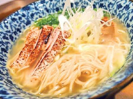 鶏のさまざまな味わいを堪能「鶏そば一瑳」