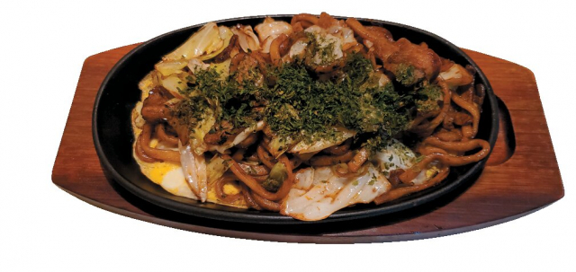 ソースがしっかり絡む焼きうどん「コーヒーショップ シモン」