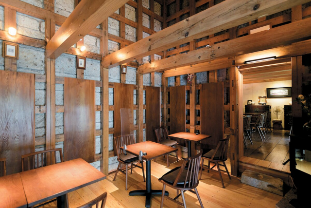 200年以上の歴史を守る名物和菓子店のカフェ「 鉢石カフェ」