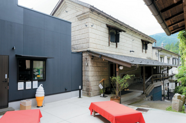 200年以上の歴史を守る名物和菓子店のカフェ「 鉢石カフェ」