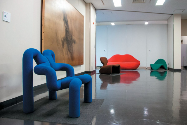 「椅子の美術館」としても有名「埼玉県立近代美術館」