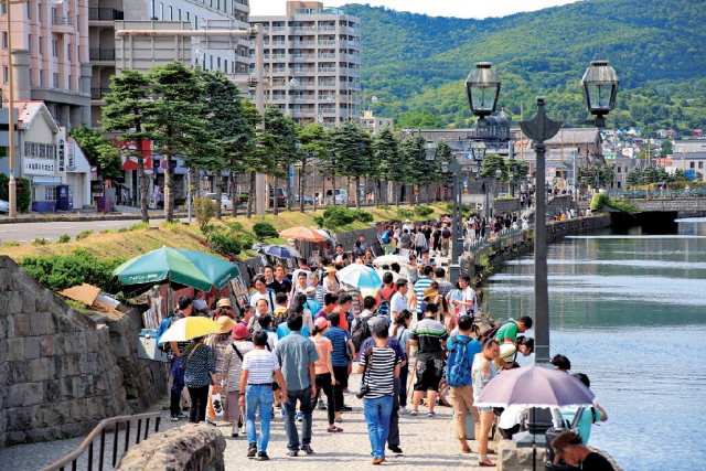 石造り倉庫が水面に映える「小樽運河」