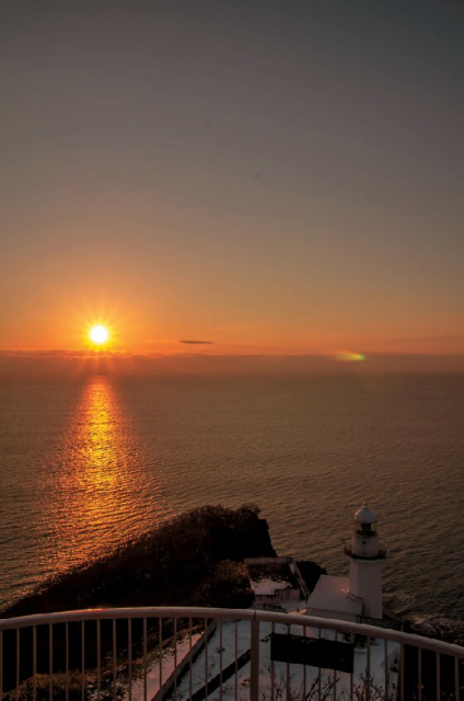 地球の丸さを実感できる断崖上の岬「地球岬」