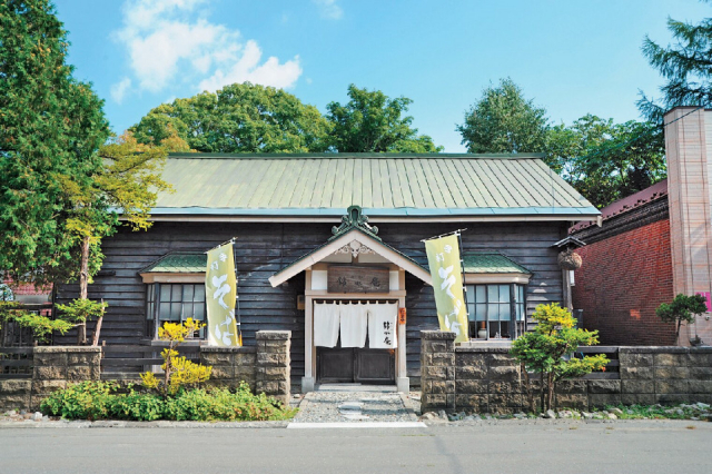 古風な日本家屋で手打ちそばを「錦水庵」