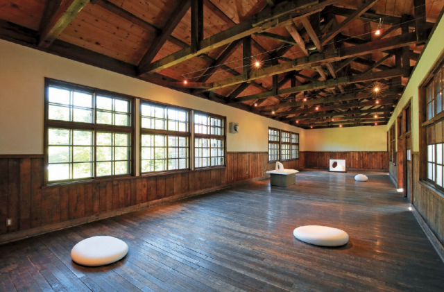 自然と融合した彫刻作品に触れる「安田侃彫刻美術館 アルテピアッツァ美唄」