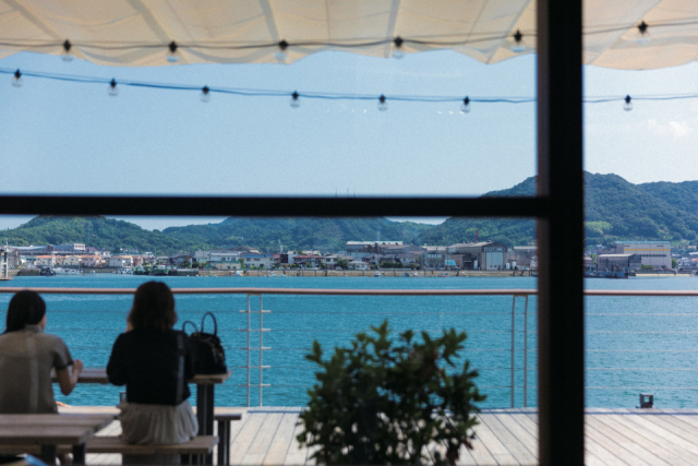 潮風を感じながら尾道の海岸沿いを散策【ONOMICHI U2】