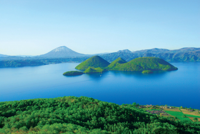 洞爺湖や有珠山、昭和新山を一望「サイロ展望台」