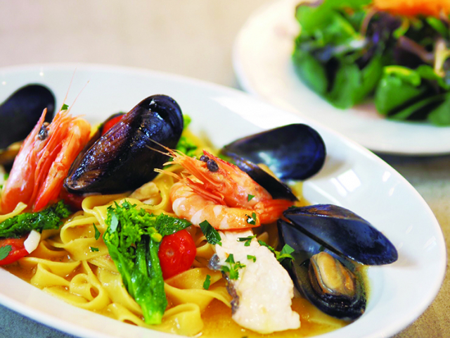 潮風を感じながら尾道の海岸沿いを散策【ONOMICHI U2】