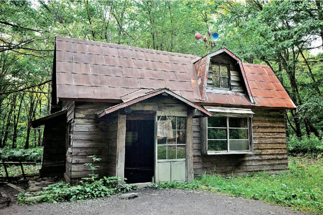 黒板家の歴史がそのまま残る「麓郷の森」