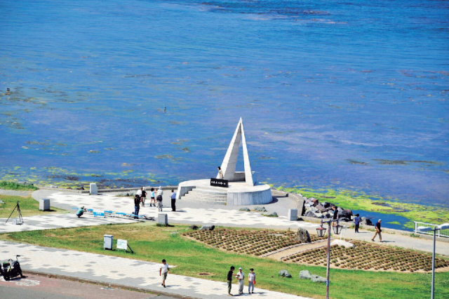 記念撮影の行列ができる最北の地「宗谷岬」