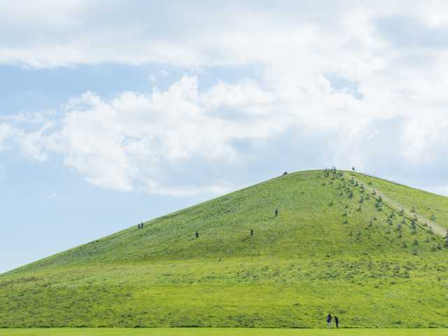 モエレ沼公園観光モデルコース!広大な緑の大地でアートに触れて農業&酪農体験