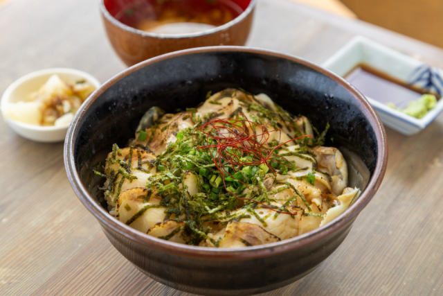 漁協直送の魚介と地元の食文化を堪能【はまだお魚市場】