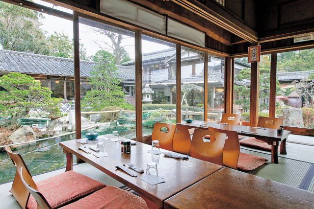 武家屋敷を改装したそば処【八雲庵】