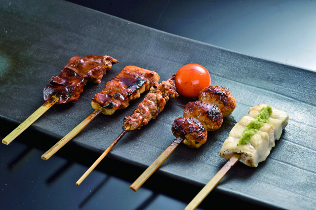 5つの飲食店が集合!「駅から百八歩横丁」