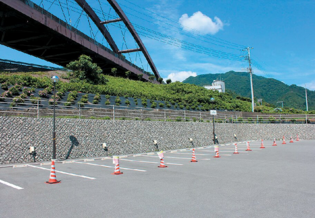 道の駅にある注目スポット「RVパークつる」