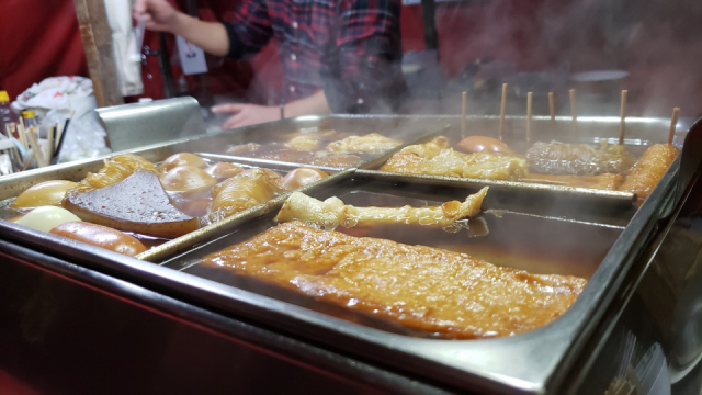 夜の町並み散策のあとは蔵本通りの屋台で晩ごはん