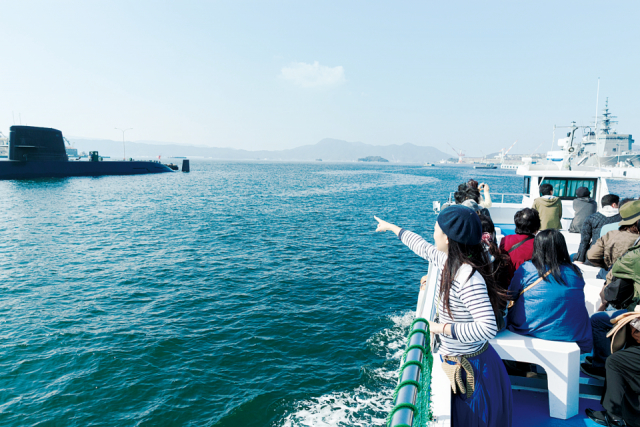 呉艦船めぐり(夕呉クルーズ)で艦艇や潜水艦が間近に