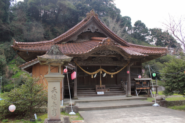 荘厳な神社で本物の石見神楽を観賞【浜田の夜神楽週末公演】