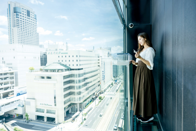 「おりづるタワー」から平和記念公園を一望