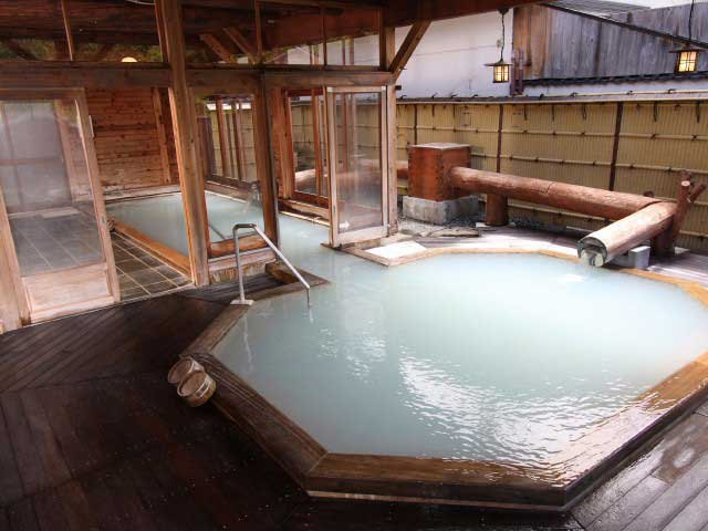 【福島市の日帰り温泉】絶景露天風呂や泉質自慢、地元住民に愛される名湯まで!福島市で人気の日帰り温泉5選をご紹介