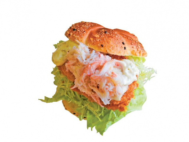 余部橋梁の直下で日本海の旬を味わう「道の駅 あまるべ」