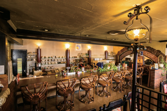 特産の小城羊羹入りのパフェがユニーク「ルージュ・エ・ノアール」