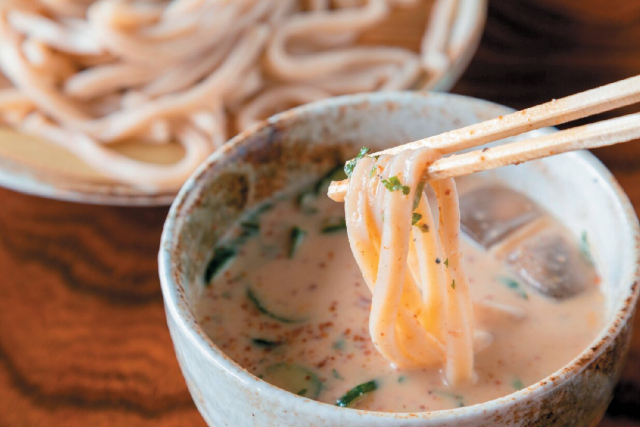 田園地帯の古民家で絶品の胚芽うどんを「田舎うどん てつ」(川越)