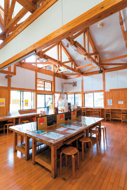 名物ずりあげうどんを 好みの味に「道の駅 果樹公園あしがくぼ」(横瀬町)