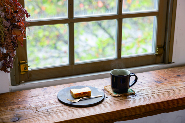 酒米が実る田園風景を眺めながら酒粕や甘酒を使ったメニューを「フタマタセコーヒー」