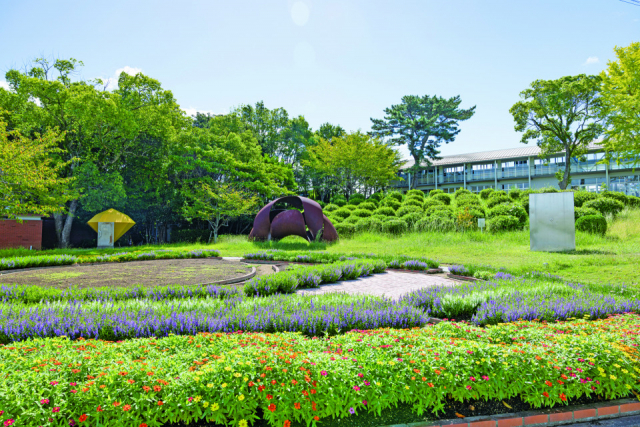 彫刻と植物と動物が迎えてくれる総合公園「宇部市 ときわ公園」