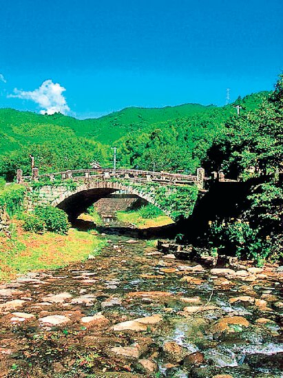 築200年を超える秋月のシンボル橋「目鏡橋」