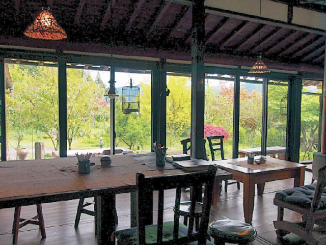 古民家を再生したギャラリーで香り高いコーヒーを「水の音 土の音」