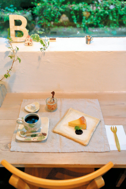 緑やハンドメイドに癒される雑貨カフェ「雑貨カフェ Tree-B」