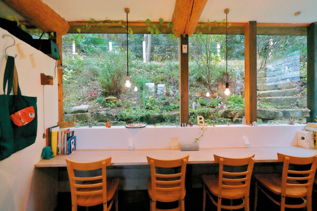 緑やハンドメイドに癒される雑貨カフェ「雑貨カフェ Tree-B」