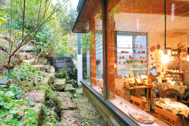 緑やハンドメイドに癒される雑貨カフェ「雑貨カフェ Tree-B」