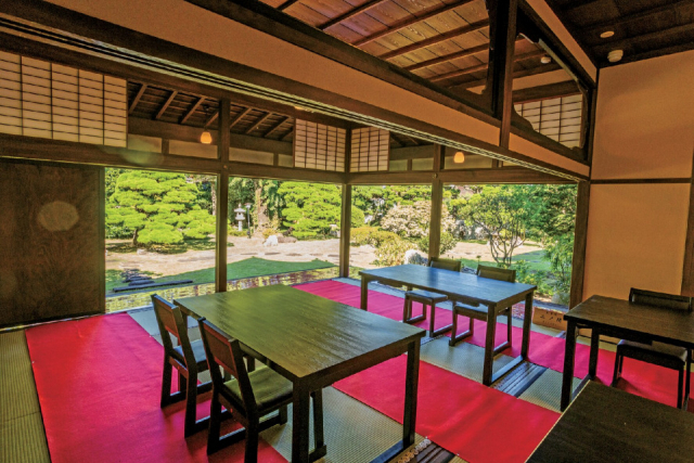 みごとな日本庭園が見ものの武家屋敷「旧臼杵藩主稲葉家下屋敷」