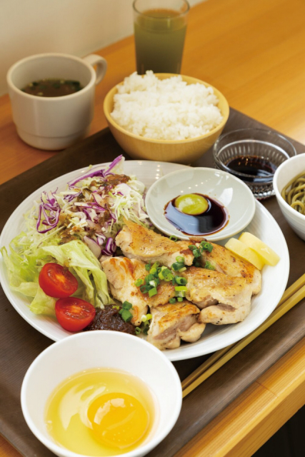 五條市役所に隣接するカフェレストラン「柿の専門 にぎわい棟店」