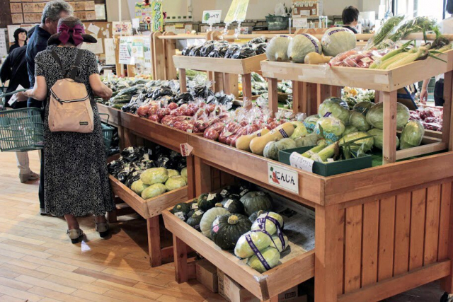 日帰り温泉や宿泊もできる体験型の道の駅「道の駅 中山盆地」
