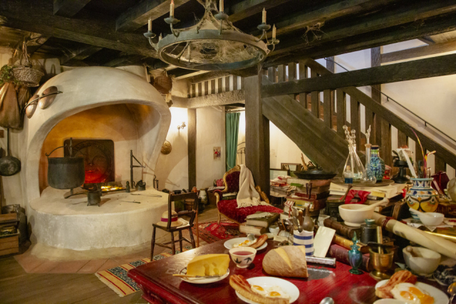 圧巻の存在感!時間を忘れて見学しよう「ハウルの城」