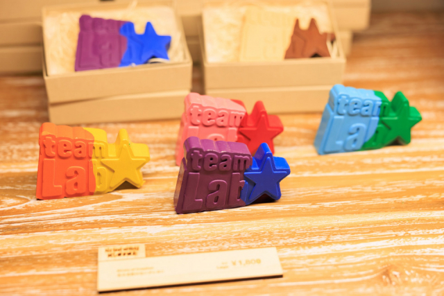 おみやげは、自分が描いたイラストがグッズになる《スケッチファクトリー》で