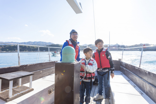 大阪府立青少年海洋センターで爽やかな潮風に吹かれるクルージング体験!(所要約1時間)