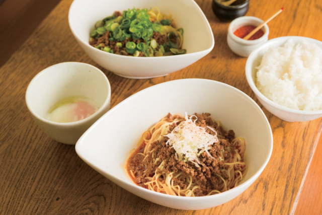 汁なし担担麺の人気店の味の共演 「くにまつ+武蔵坊」 (ekie 1階)