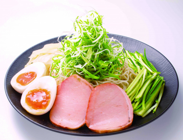 「広島つけ麺」の超人気店 「廣島つけ麺本舗 ばくだん屋 ekie店」 (ekie 2階)