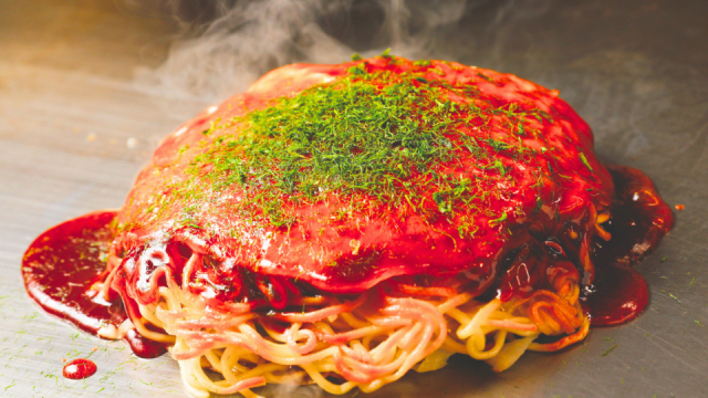 屋台発祥の老舗の味を堪能 「みっちゃん総本店ekie店 」(ekie 1階)