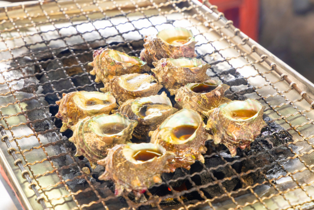 これは必食! 波戸岬のご当地グルメ「サザエのつぼ焼き屋台」