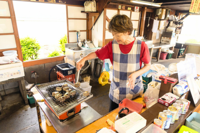 これは必食! 波戸岬のご当地グルメ「サザエのつぼ焼き屋台」