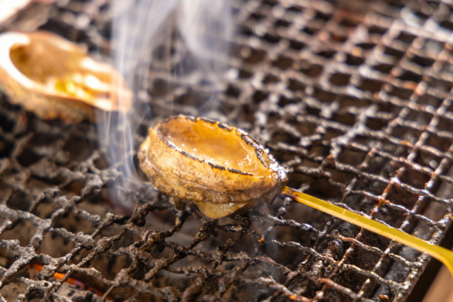 いかの串焼きで有名な呼子朝市の名物店「かま笑」
